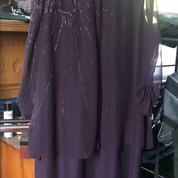 Jean De Lys Mother of the Bride formal dress.  Size 26  Deep Burgundy - Picture 3 of 8